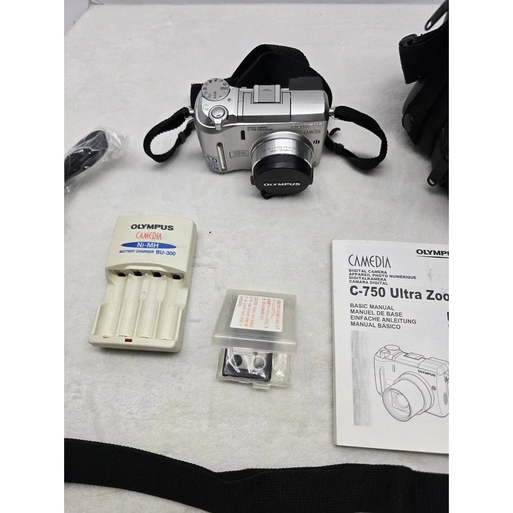 Olympus‎ Camedia C-750 Ultra Zoom 4MP Digital Camera Bundle Silver Y2K Vintage